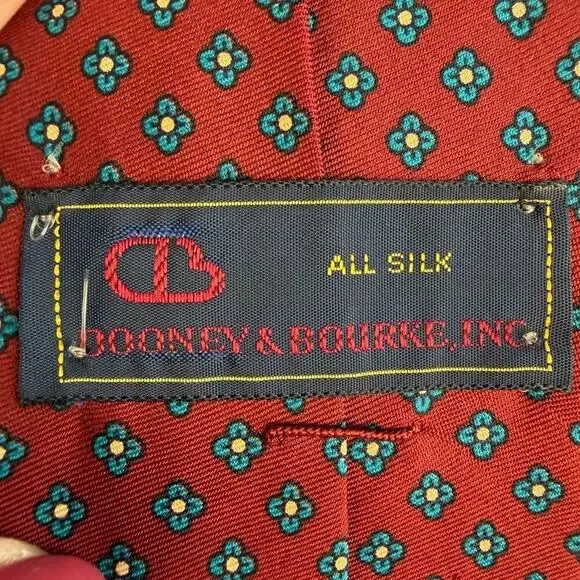 DOONEY & BOURKE Men's Silk Burgundy Red Tie Blue Small Print Necktie Business - Picture 2 of 6
